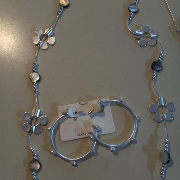 36" silver floral necklace and silver hoops with clear studs - Picture 2 of 5